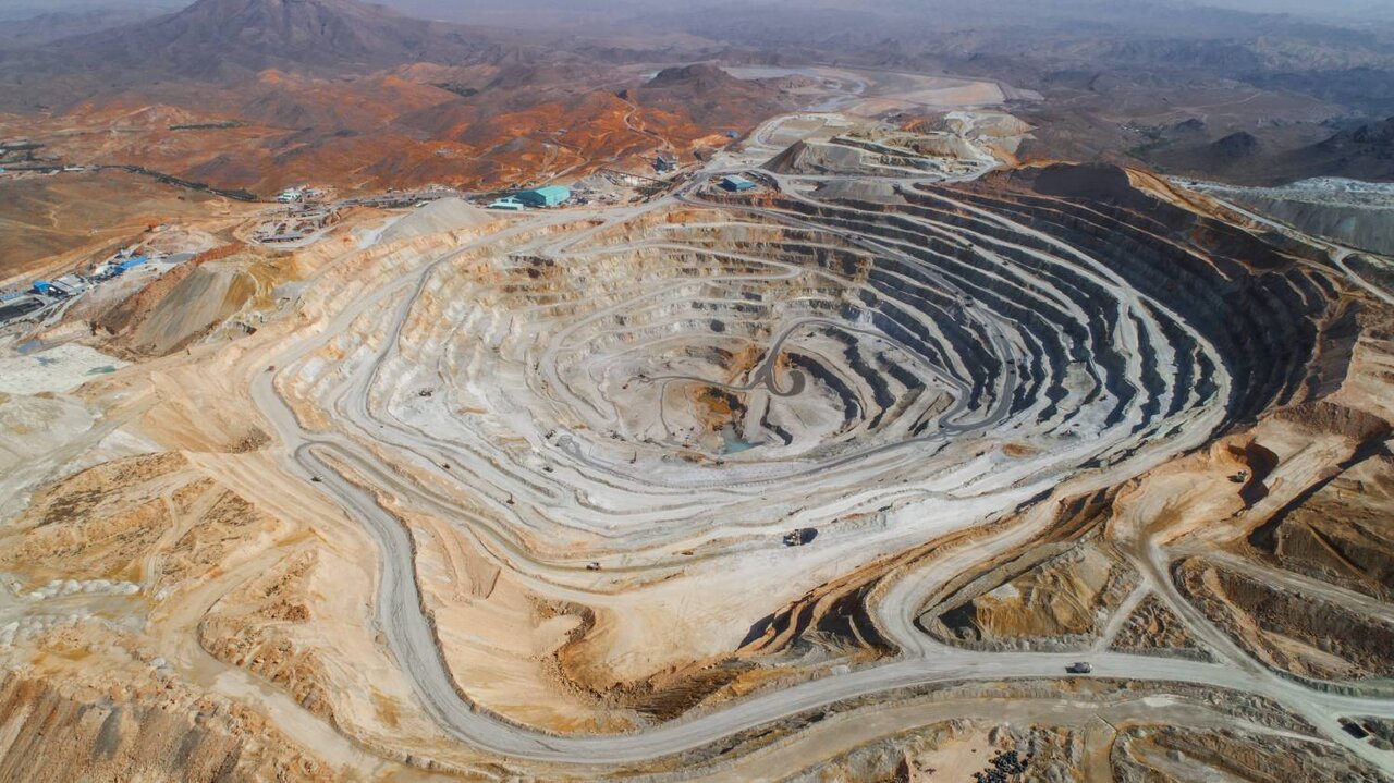 موفقیتهای مجتمع مس شهربابک در سال ۱۴۰۳/از رشد ۱۴ درصدی کل استخراج در معدن مس میدوک تا افزایش تولید در کارخانه ذوب خاتونآباد موفقیتهای مجتمع مس شهربابک در سال ۱۴۰۳/از رشد ۱۴ درصدی کل استخراج در معدن مس میدوک تا افزایش تولید در کارخانه ذوب خاتونآباد