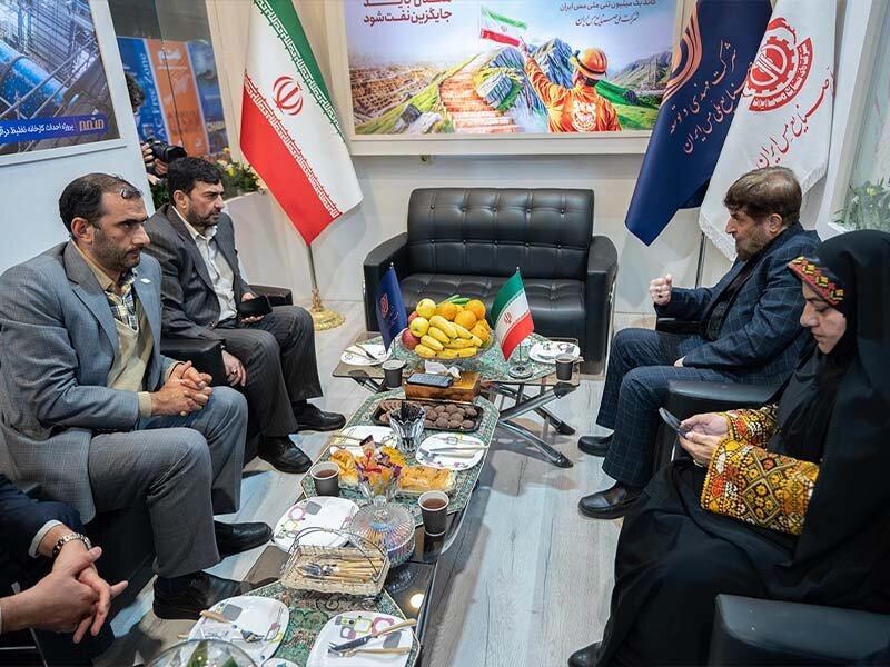 بازدید عضو مجمع تشخیص مصلحت نظام از غرفه شرکت متمم در نمایشگاه فرصتهای سرمایهگذاری بازدید عضو مجمع تشخیص مصلحت نظام از غرفه شرکت متمم در نمایشگاه فرصتهای سرمایهگذاری