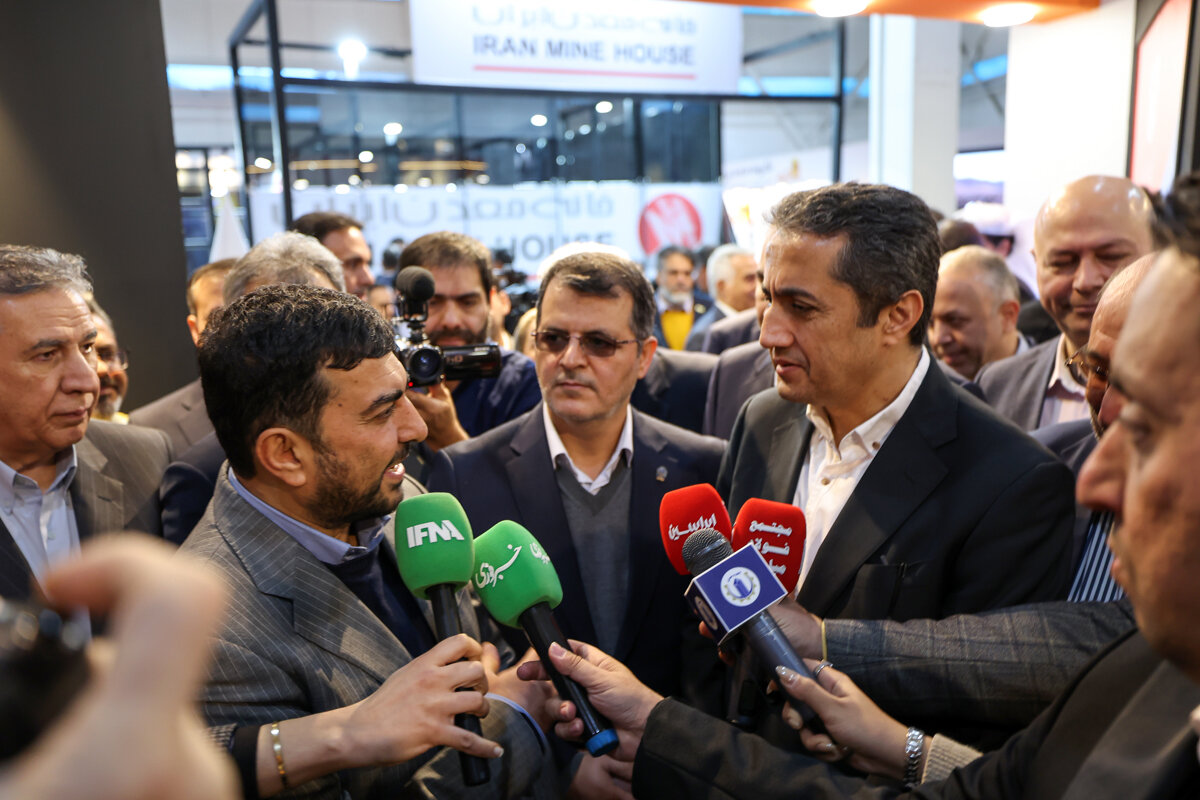 بازدید رئیس هیات عامل ایمیدرو از غرفه شرکت ملی مس در نمایشگاه ایران کان ماین بازدید رئیس هیات عامل ایمیدرو از غرفه شرکت ملی مس در نمایشگاه ایران کان ماین