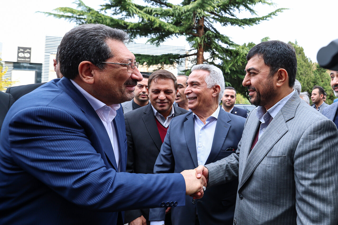 بازدید وزیر صنعت، معدن و تجارت از غرفه شرکت ملی صنایع مس ایران بازدید وزیر صنعت، معدن و تجارت از غرفه شرکت ملی صنایع مس ایران