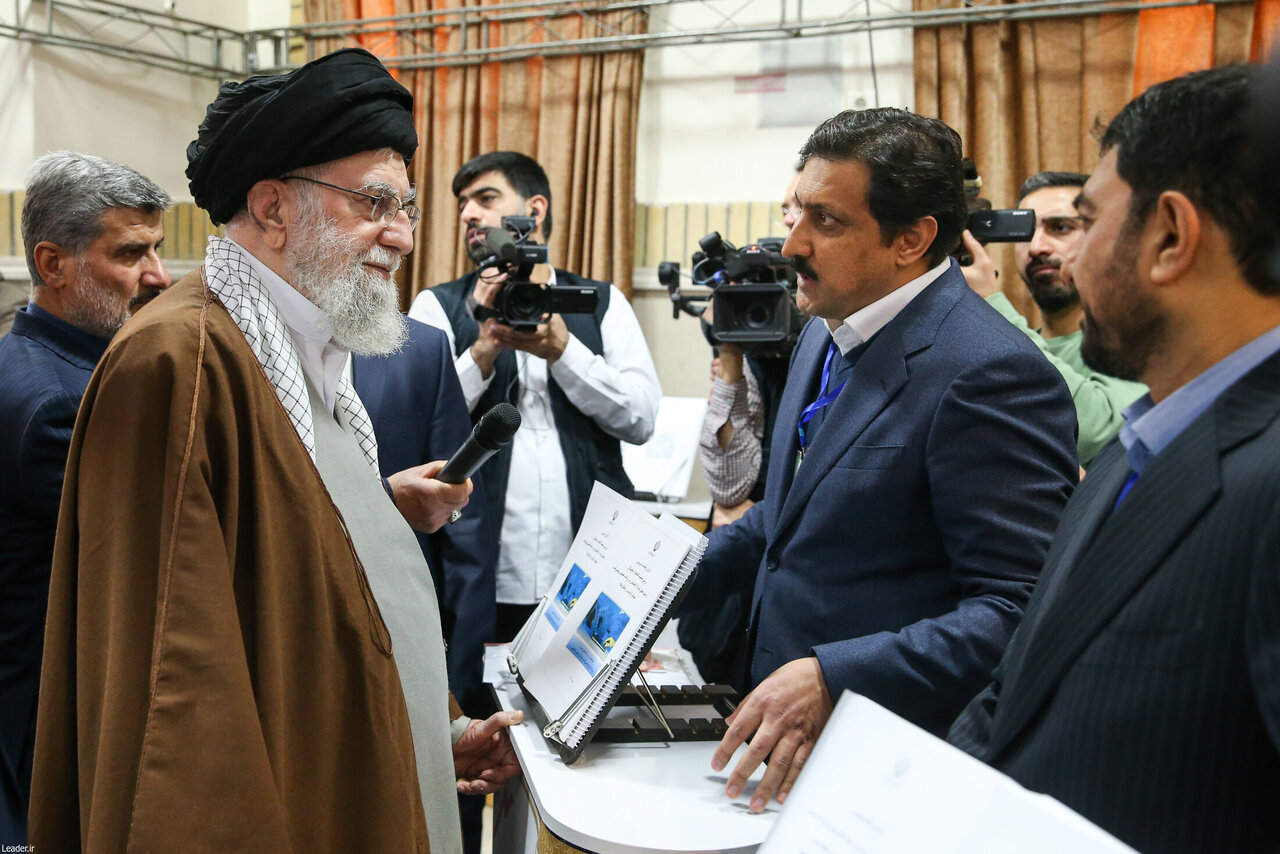 ارائه گزارش فعالیتها و موفقیتهای شرکت ملی مس محضر رهبر معظم انقلاب ارائه گزارش فعالیتها و موفقیتهای شرکت ملی مس محضر رهبر معظم انقلاب