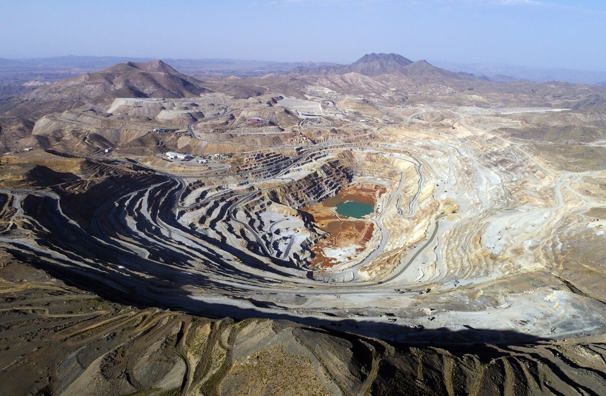 مجموعه معادن مس سرچشمه، پس از ۵۰ سال به جمع ۱۰ معدن بزرگ مس جهان بر میگردد مجموعه معادن مس سرچشمه، پس از ۵۰ سال به جمع ۱۰ معدن بزرگ مس جهان بر میگردد