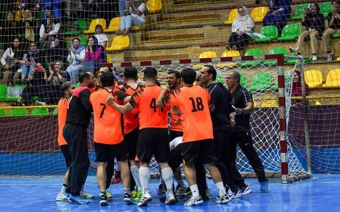 پیروزی هندبالیستهای مس کرمان در خانه گیتی پسند پیروزی هندبالیستهای مس کرمان در خانه گیتی پسند