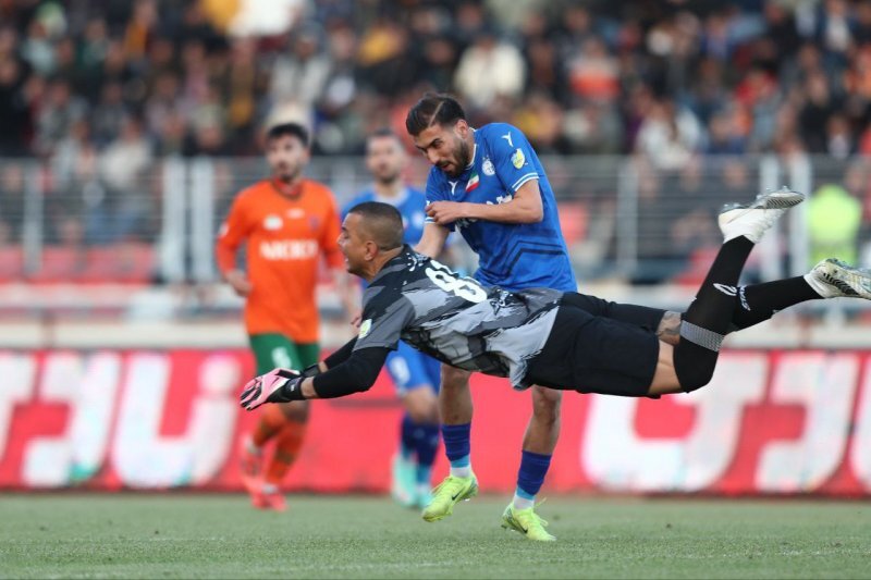 تساوی بدون گل مس و استقلال در رفسنجان تساوی بدون گل مس و استقلال در رفسنجان