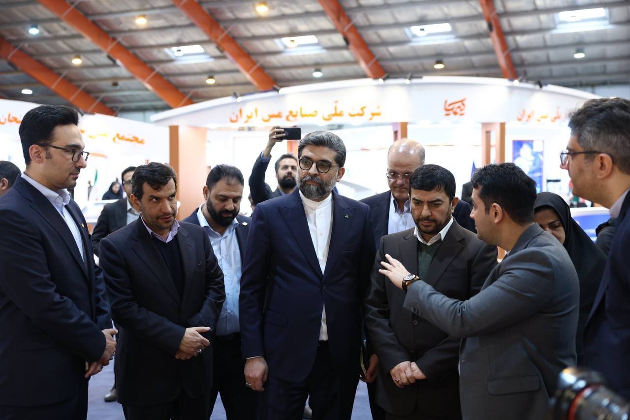 بازدید رئیس هیات عامل ایدرو از نمایشگاه توسعه صنعت مس در چشمانداز طرح کیمیا بازدید رئیس هیات عامل ایدرو از نمایشگاه توسعه صنعت مس در چشمانداز طرح کیمیا