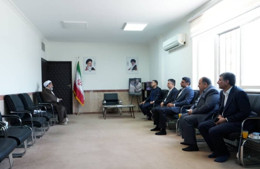 دیدار مدیرعامل شرکت ملی مس با نماینده ولی فقیه در استان و امام جمعه کرمان پس از اقامه نماز جمعه دیدار مدیرعامل شرکت ملی مس با نماینده ولی فقیه در استان و امام جمعه کرمان پس از اقامه نماز جمعه