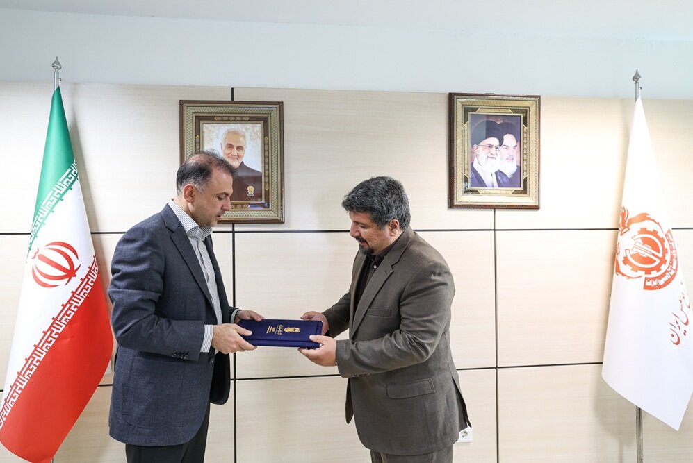 دکتر هادی نیلفروشان «مشاور نوآوری و اقتصاد دانشبنیان» شرکت ملی صنایع مس ایران شد دکتر هادی نیلفروشان «مشاور نوآوری و اقتصاد دانشبنیان» شرکت ملی صنایع مس ایران شد