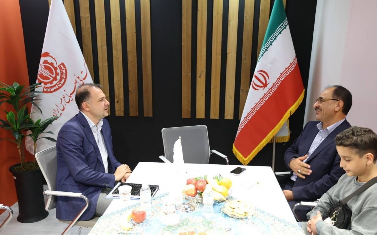 حضور نائب رئیس کمیسیون صنایع مجلس در غرفه شرکت ملی صنایع مس ایران و دیدار و گفتگو با مدیرعامل این شرکت حضور نائب رئیس کمیسیون صنایع مجلس در غرفه شرکت ملی صنایع مس ایران و دیدار و گفتگو با مدیرعامل این شرکت