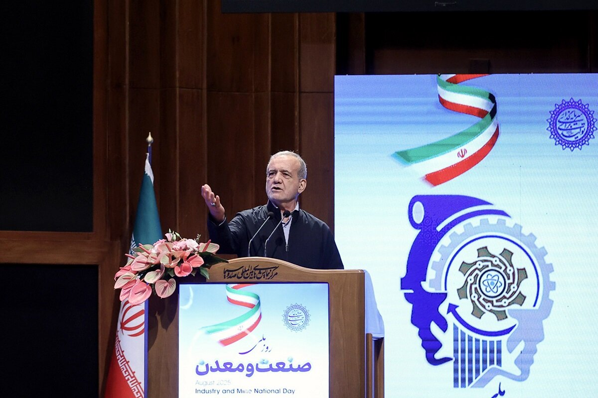 صنعتگران، پیشگامان توسعه پایدار و امنیت اقتصادی کشور هستند/ رفع مشکل انرژی صنایع، اولویت دولت برای تضمین رونق تولید است