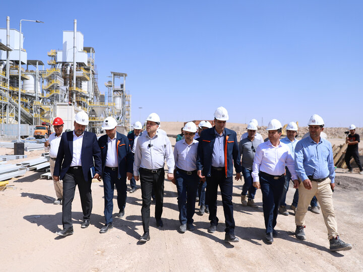 دریچه لنز «مسپرس»؛ روایت بازدید مدیرعامل از طرحهای توسعه شهربابکدکتر سید مصطفی فیض، مدیرعامل شرکت ملی صنایع مس ایران در بازدید از مجتمع شهربابک، روند اجرای پروژههای توسعهای از جمله طرح آهک خاتونآباد، نیروگاه ۱۸۳ مگاواتی و فلوتاسیون سرباره با ظرفیت ۳۶ هزار تن کنسانتره را ارزیابی کرد؛ طرحهایی زیرساختی و کلیدی برای ارتقای ظرفیت تولید معدنی مس.