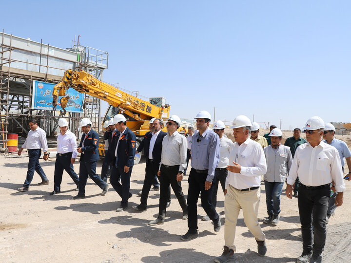 دریچه لنز «مسپرس»؛ روایت بازدید مدیرعامل از طرحهای توسعه شهربابکدکتر سید مصطفی فیض، مدیرعامل شرکت ملی صنایع مس ایران در بازدید از مجتمع شهربابک، روند اجرای پروژههای توسعهای از جمله طرح آهک خاتونآباد، نیروگاه ۱۸۳ مگاواتی و فلوتاسیون سرباره با ظرفیت ۳۶ هزار تن کنسانتره را ارزیابی کرد؛ طرحهایی زیرساختی و کلیدی برای ارتقای ظرفیت تولید معدنی مس.