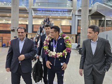 بازگشت سعید افروز، قهرمان مسابقات پارادوومیدانی جهانی و عضو خانواده شرکت ملی مس به میهن اسلامی
