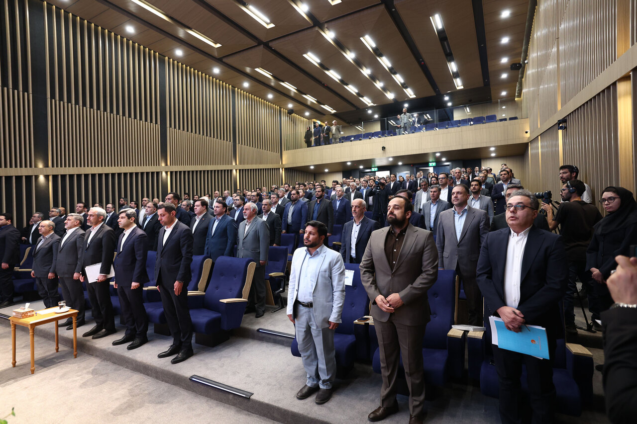 تجلیل از مدیرعامل شرکت ملی مس در همایش «برترینهای بورس کالای ایران»