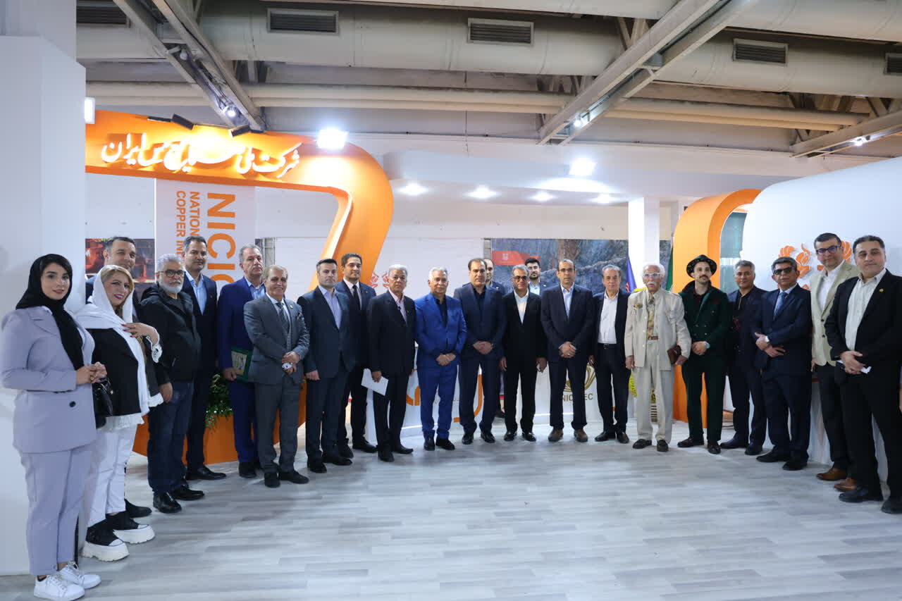 بازدید رئیس خانه معدن و فعالان بخش صنعت و معدن کشور از غرفه شرکت ملی مس