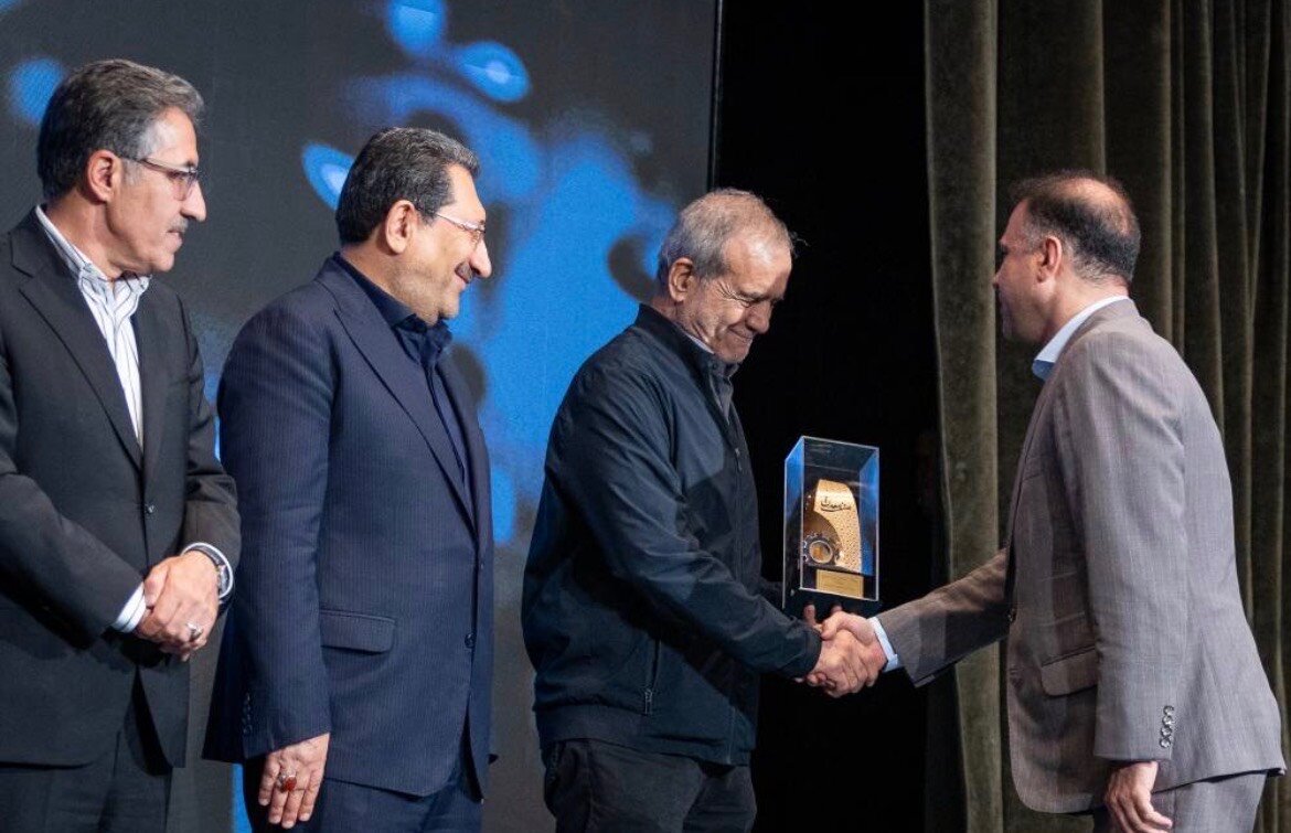 تقدیر رئیسجمهور از مدیرعامل شرکت ملی صنایع مس ایران