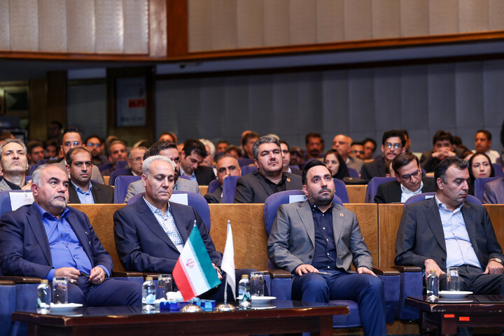 مجمع عمومی «فملی» از دریچه دوربین مس‌پرس