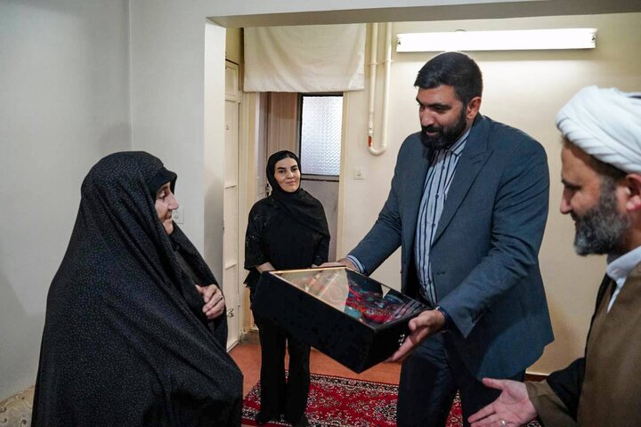 دیدار با خانواده شهدا