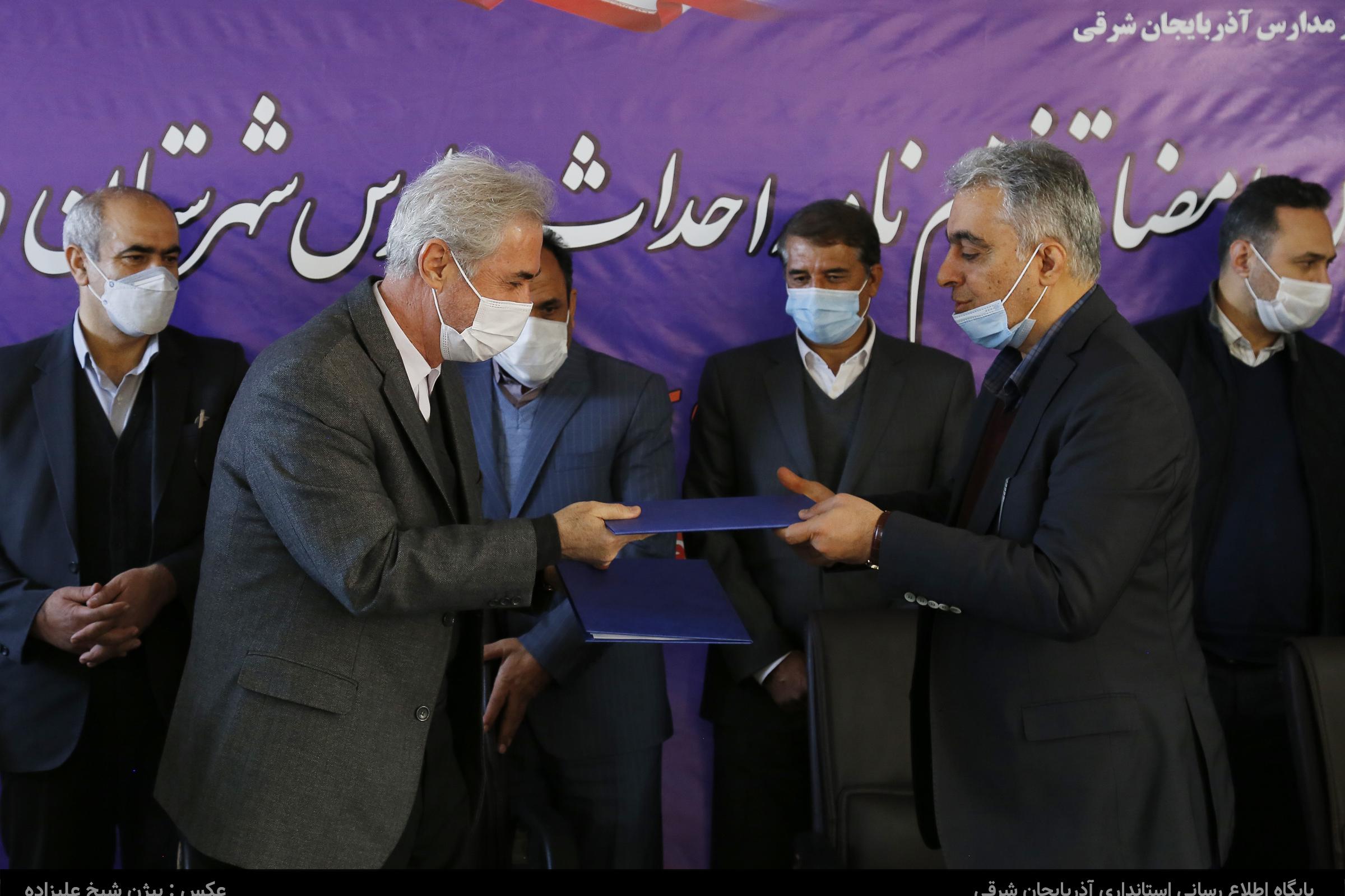  انعقاد تفاهم نامه همکاری بین شرکت مس و اداره نوسازی مدارس آذربایجان شرقی/ کلنگ احداث مجتمع امدادی جاده خواجه ورزقان به زمین خورد
