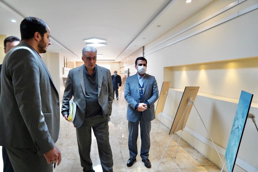 نمایشگاه پوستر دستاوردهای انقلاب اسلامی"ما می توانیم"