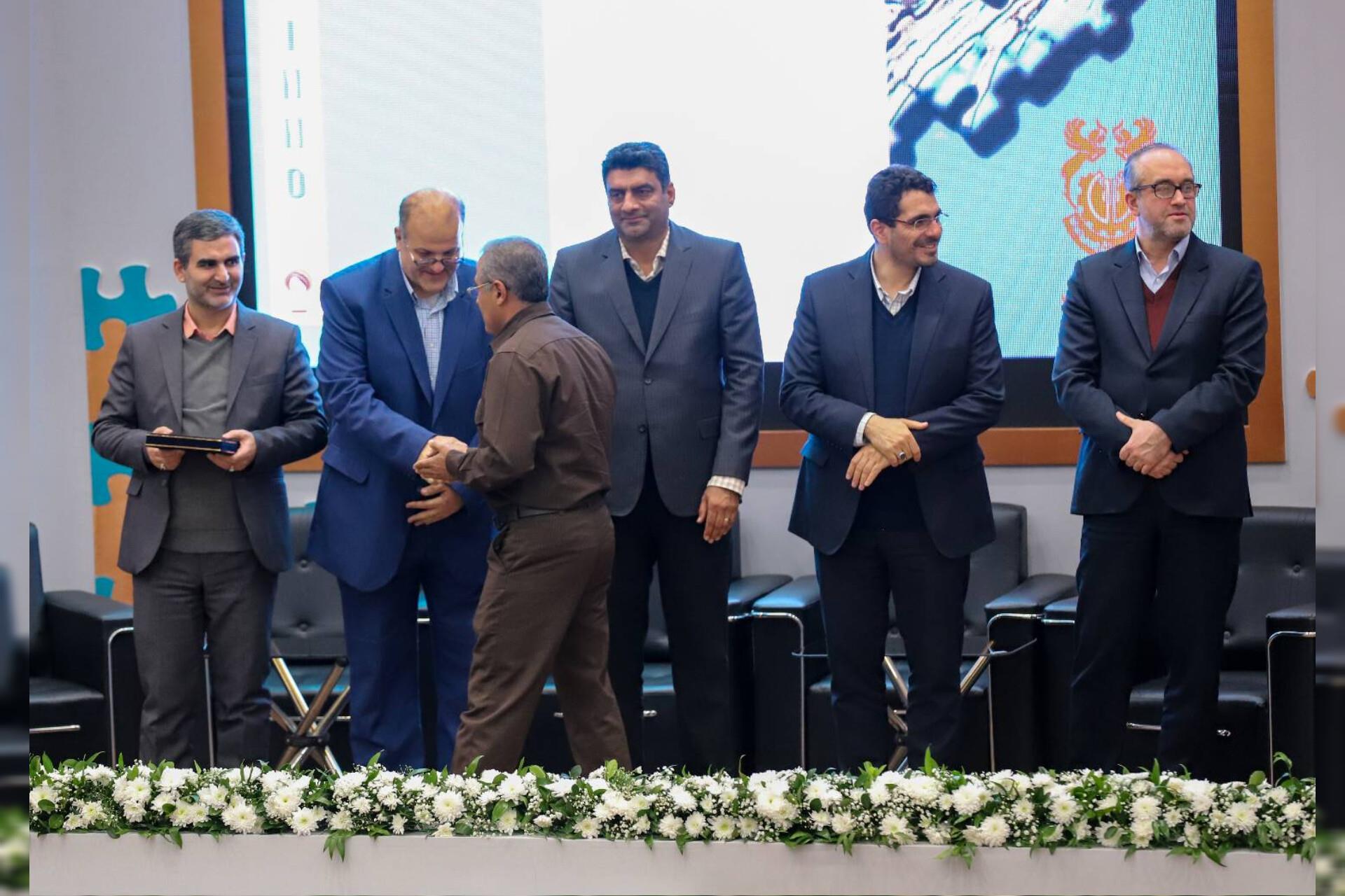 شش تفاهم نامه همکاری نتیجه گردهمایی «مسینو»/ تقدیر از کارکنان خلاق و نوآور مجتمع مس شهربابک 