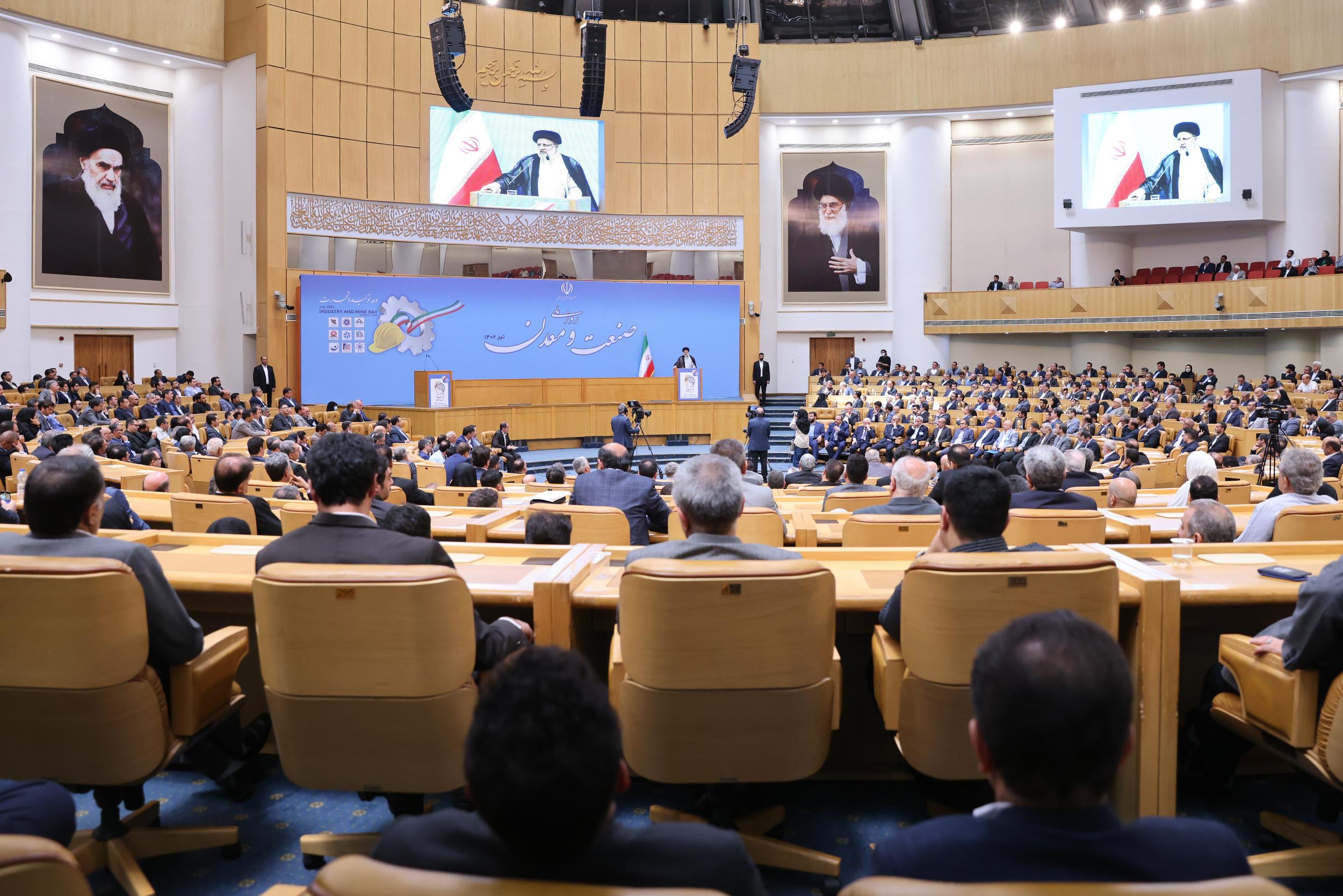 رفتار دولتمردان باید امیدآفرین باشد/ هیچ خط تولیدی نباید متوقف شود