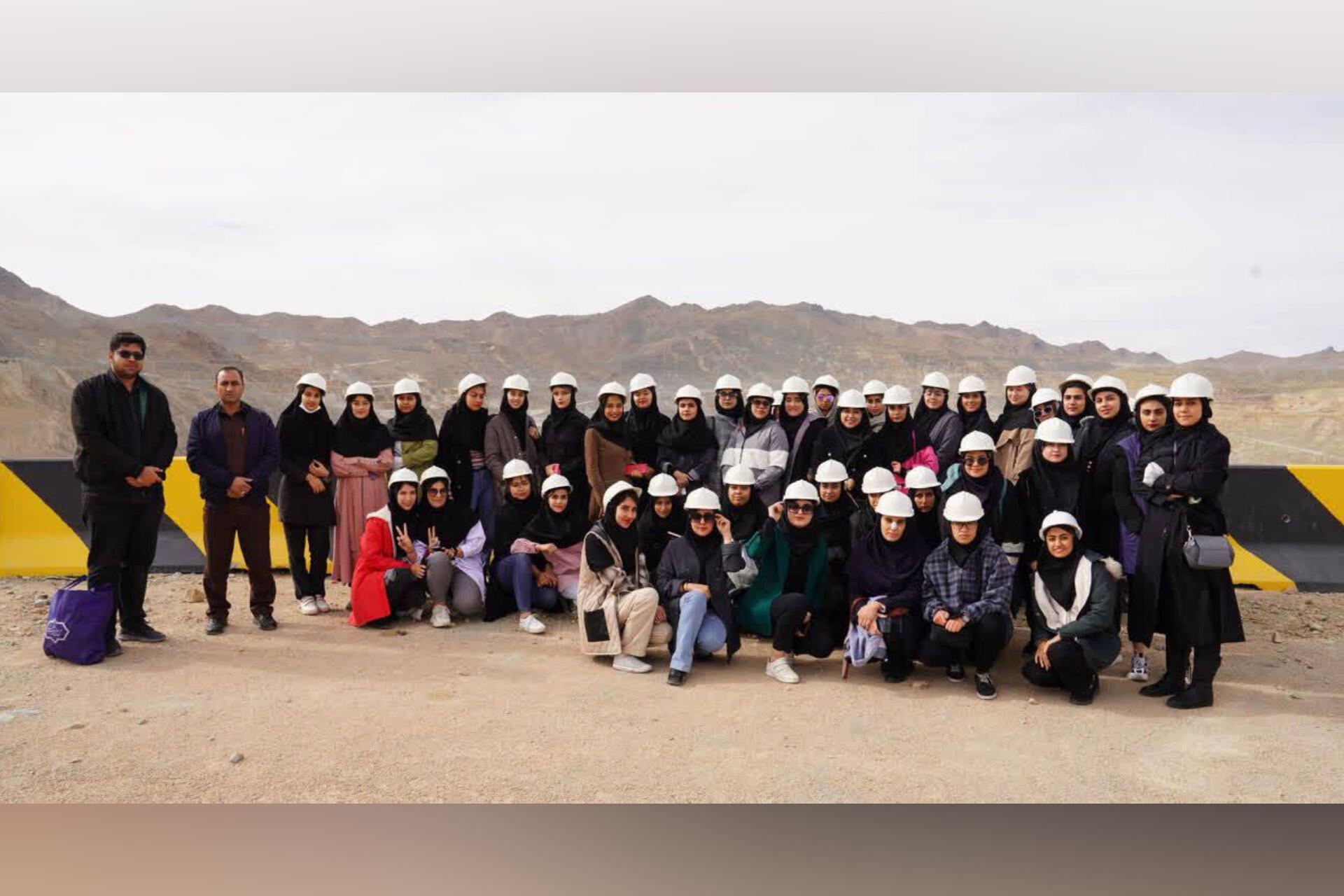  بازدید بانوان دانشجو از مجتمع مس سرچشمه رفسنجان