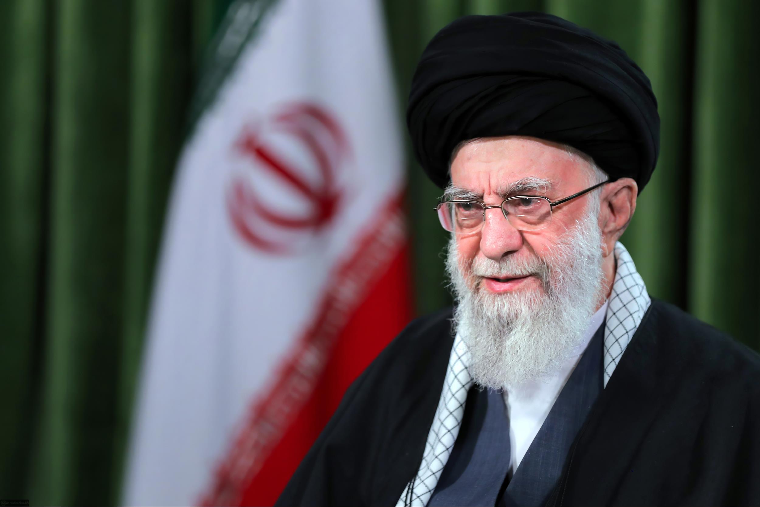 دعای رهبر انقلاب برای سلامتی رئیس‌جمهور در دیدار جمعی از خانواده‌های سپاهیان پاسدار